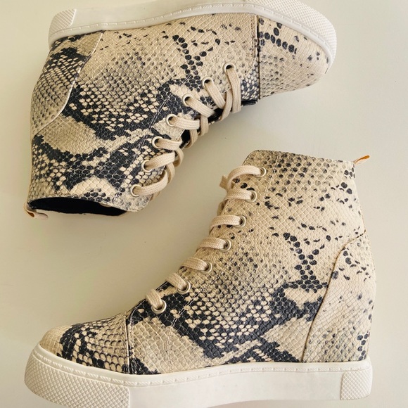 Madden girl platform sneaker Piton size 7 new - Picture 3 of 4